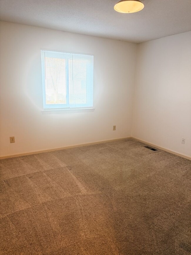 Building Photo - 51 Candlewyck