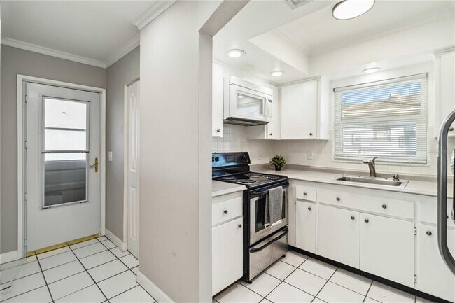 Building Photo - 5020 Live Oak Cir
