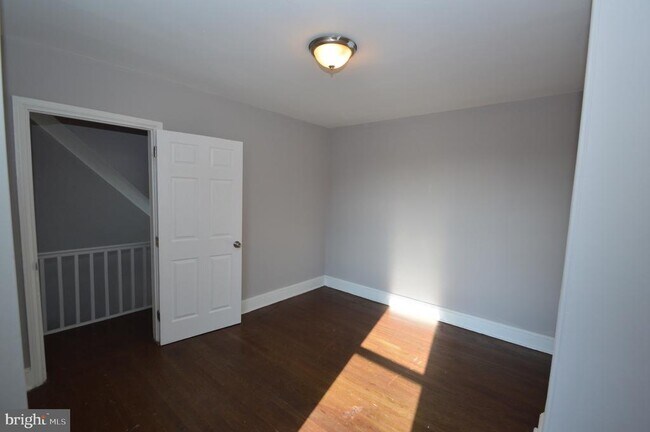 Building Photo - 348 Barclay St