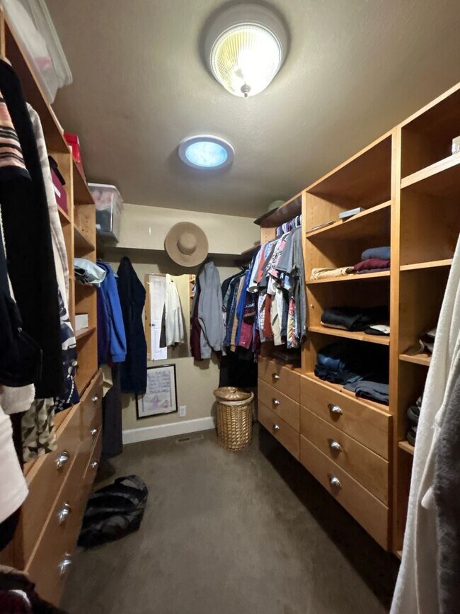 Building Photo - Country Living In The City - 3 Bedroom / 2 Bathroom Home on a Large Corner Lot