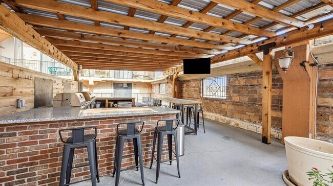 Building Photo - 2205 McKinney St