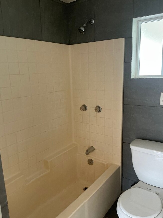 Building Photo - 4602 W Whitton Ave