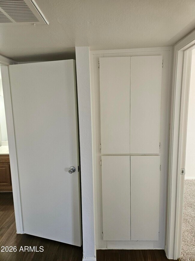 Building Photo - 1313 E Vista Ave