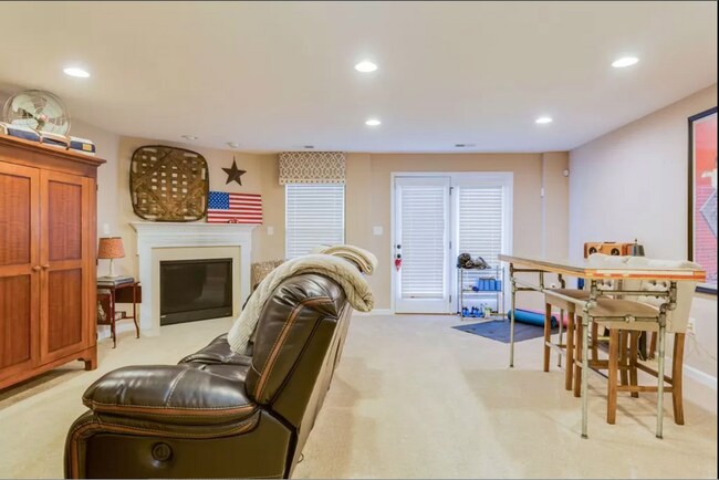 Building Photo - 232 Pebble Beach Ct