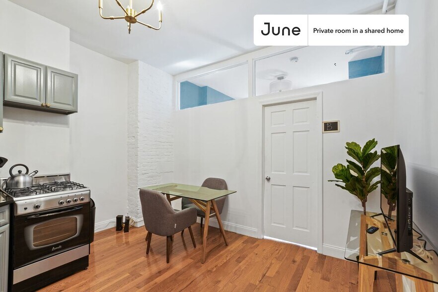 Building Photo - Room in Shared 2 bed/1 bath home