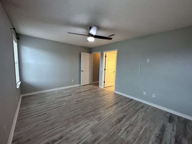 Building Photo - Adorable Home For Rent