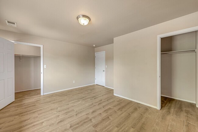 Building Photo - Spacious Multi-Level Townhome in Brookwillow