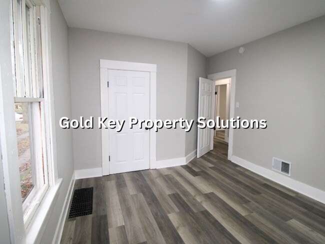 Building Photo - Updated 3 BR 1 BA House with Covered Porch and Central Air (SECTION 8 APPROVED)