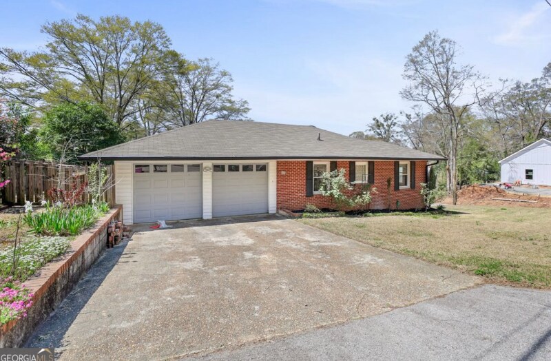 Building Photo - 102 Church St