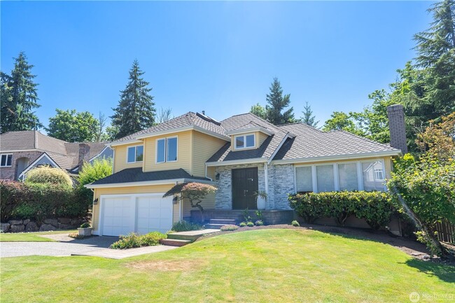 Building Photo - 4B/2.5Ba Bellevue House