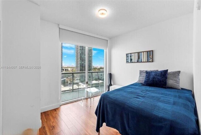 Building Photo - 480 NE 30th St