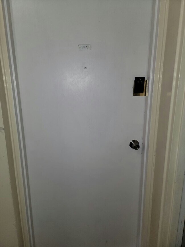 Building Photo - 1500 Luxor Rd