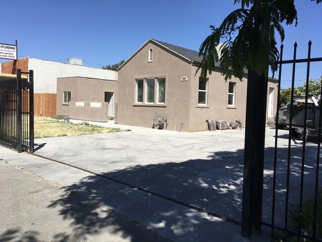 Primary Photo - Beautifully 2Br, 2Ba Located near UOP