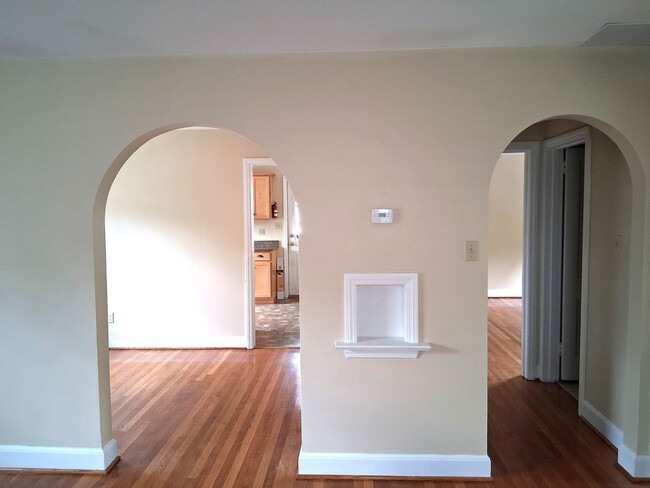 Building Photo - One Bedroom and One Bath Home Within Walki...