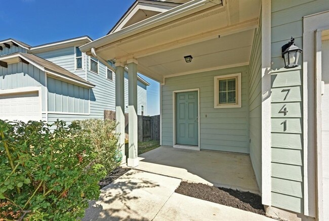 Building Photo - 741 Twisted Oaks Ln