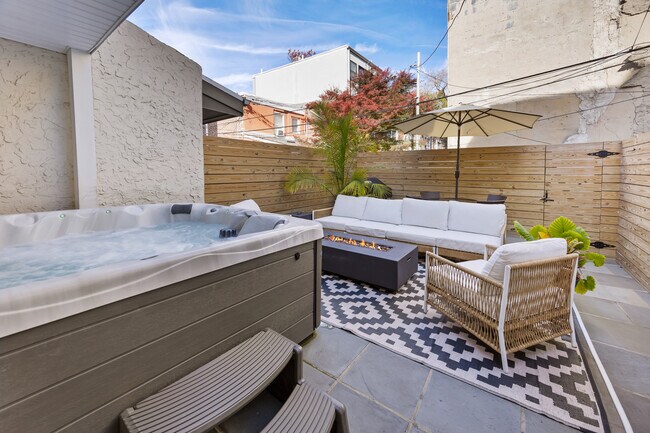 Building Photo - 2207 Lombard St