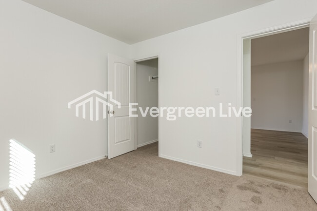 Building Photo - 1280 Tsar Rd