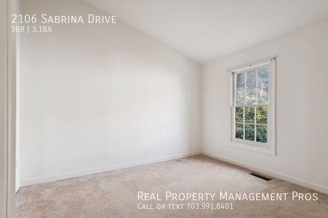 Building Photo - 2106 Sabrina Dr