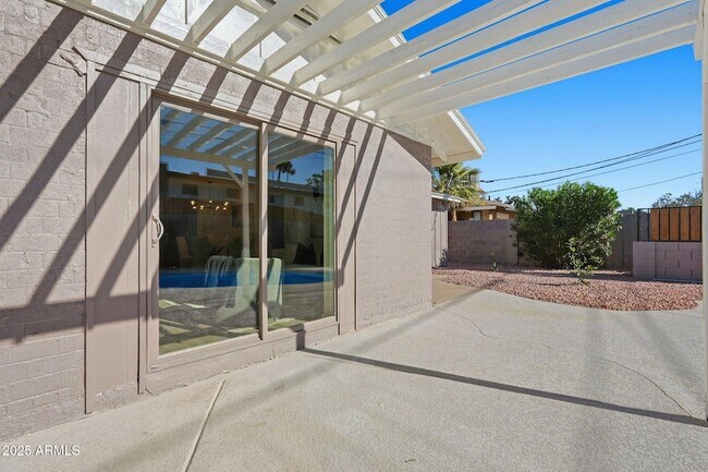 Building Photo - 8725 E Coronado Rd