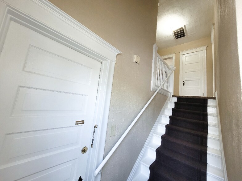 Building Photo - 600 Raub St