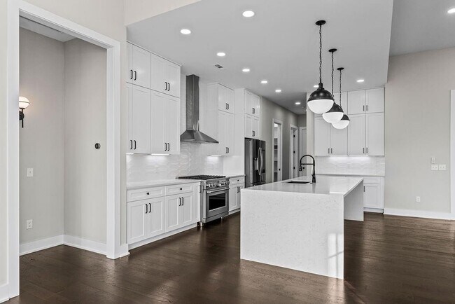 Building Photo - 3505 SW Radiance Ave