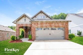 Building Photo - 1360 Woodridge Pl
