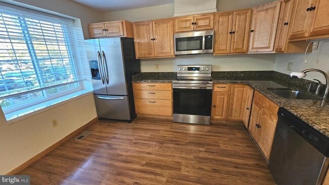 Building Photo - 9 Hamlet Dr