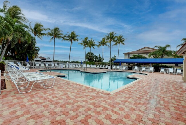 Building Photo - 6553 Via Regina