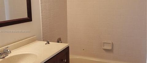 Building Photo - 9962 Twin Lakes Dr