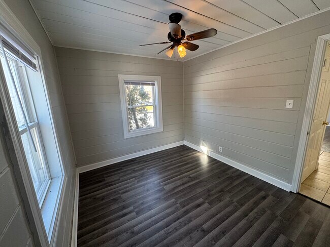 Building Photo - 16935 Western Ave