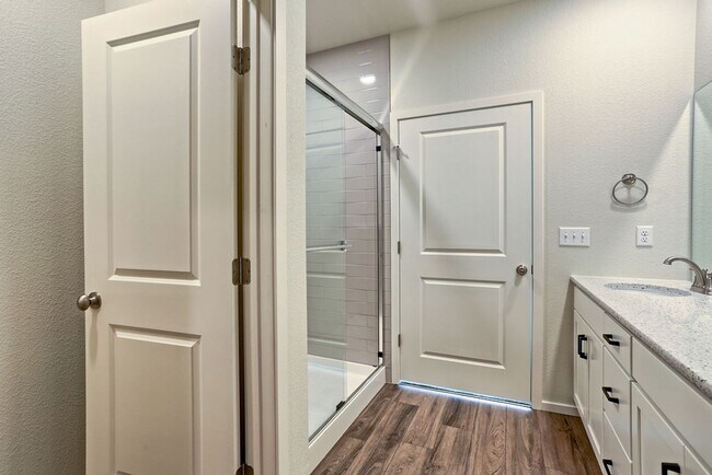 Building Photo - 4768 Champlain Dr