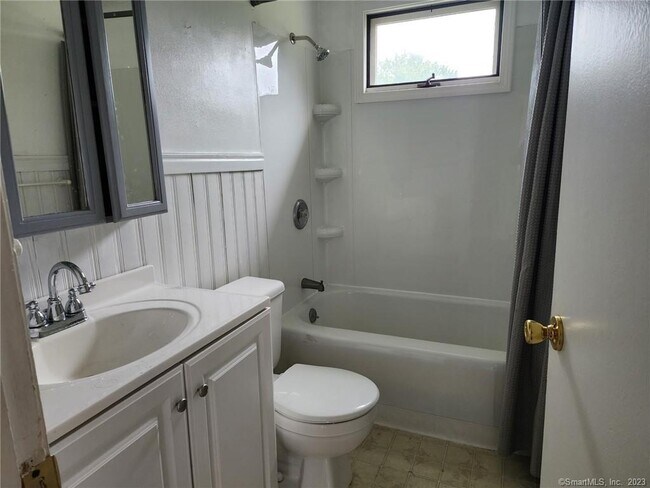 Building Photo - 68 Geissler Dr