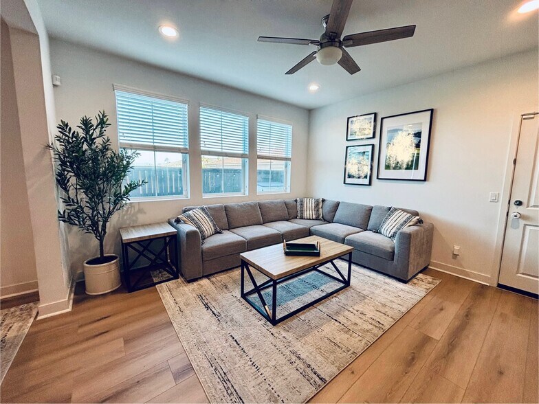 Building Photo - 8718 Aruba Ln