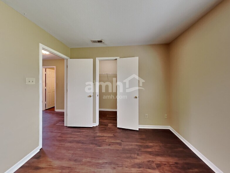 Building Photo - 2361 Blackthorn Dr
