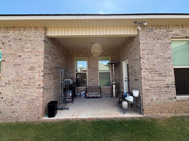 Building Photo - BENTON SCHOOLS WITH COMMUNITY POOL (WILLOW HEIGHTS SUBDIVISION)