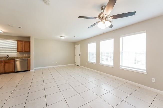 Building Photo - 4955 N Cancun Dr