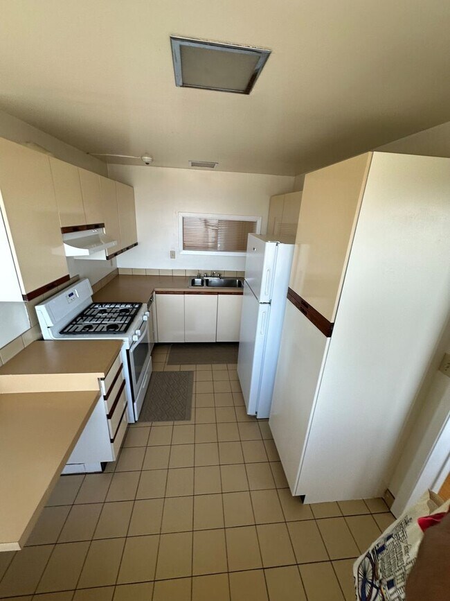 Building Photo - Beautiful Golden Gate Heights 5 Bed/3.5 Bath Home w/Amazing Views