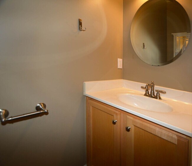 Building Photo - 332 Wyndhurst