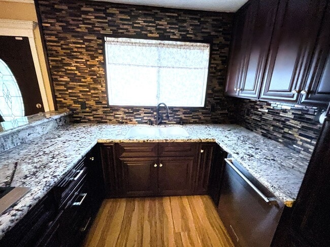 Building Photo - Coming soon! 3 bed, 2 Bath in centrally located community of Redlands