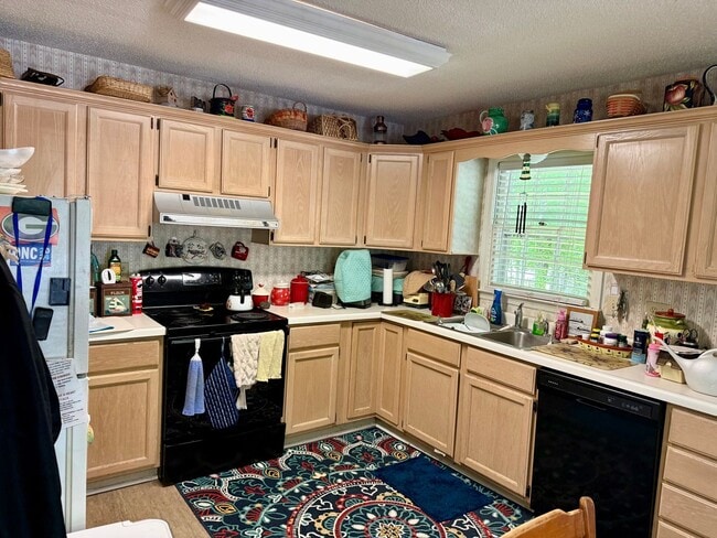 Building Photo - Charming 2-bedroom, 1-bathroom Brick Home Available July 2026