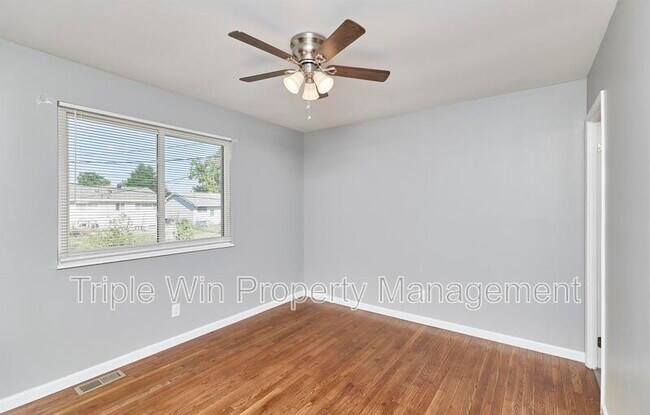 Building Photo - 1405 Willowbrook Dr