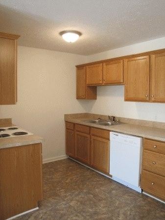Building Photo - Red Oak Apartments