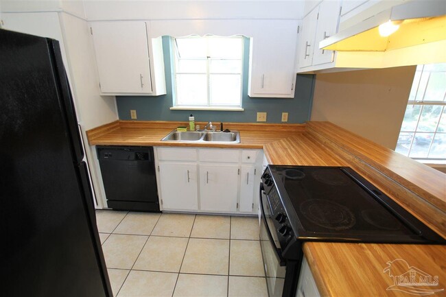 Building Photo - 2813 Langley Ave