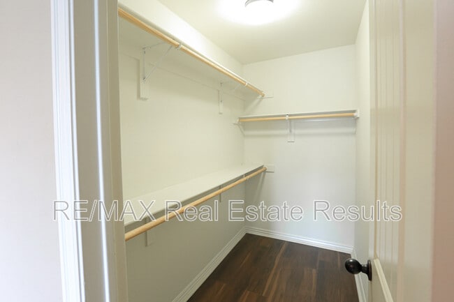 Building Photo - 626 N Tennyson Ln
