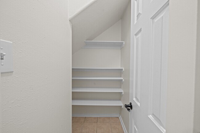 Building Photo - 16118 Market Garden Ln