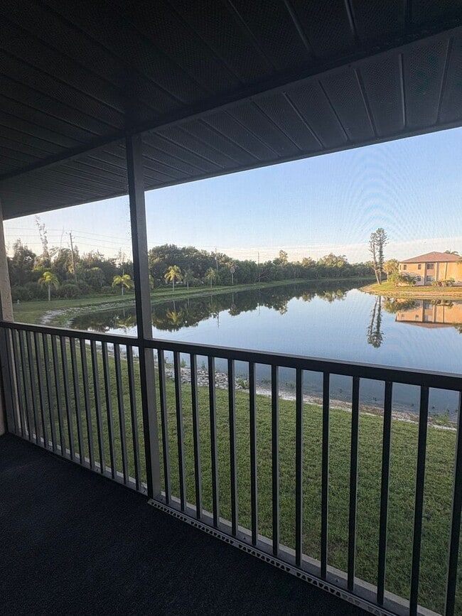 Building Photo - 4008 Oakview Dr