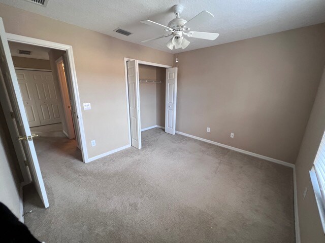 Building Photo - 2160 Retreat View Cir