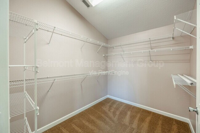 Building Photo - 808 Shine Ave