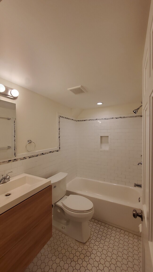Bathroom - 2140 Secoffee St