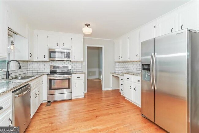 Building Photo - 30 Bramblewood Trail SW